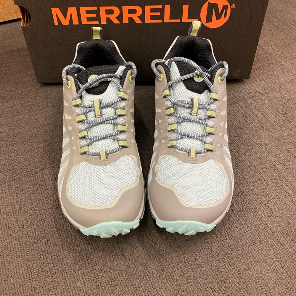 New Merrell Shoes - Picture 4 of 5
